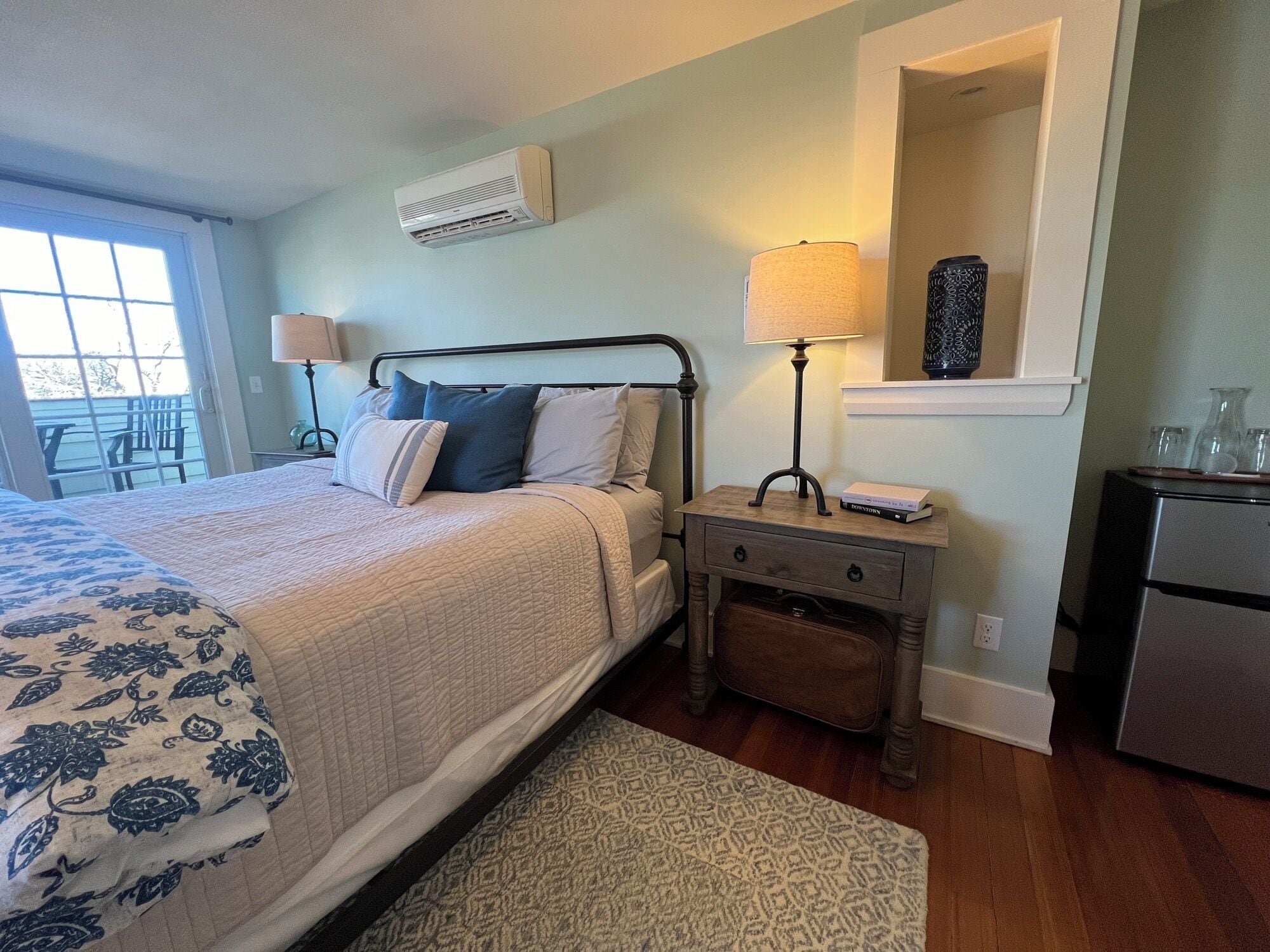 Habitación de lujo, 1 cama de matrimonio grande | Tabla de planchar con plancha, wifi gratis, decoración individual