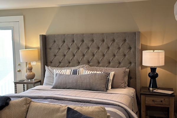Luxury Room | Individually decorated, individually furnished, iron/ironing board