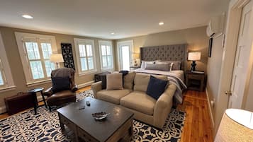 Luxury Room | Iron/ironing board, free WiFi