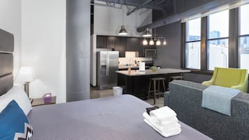 1 habitación, tabla de planchar con plancha, wifi gratis y ropa de cama
