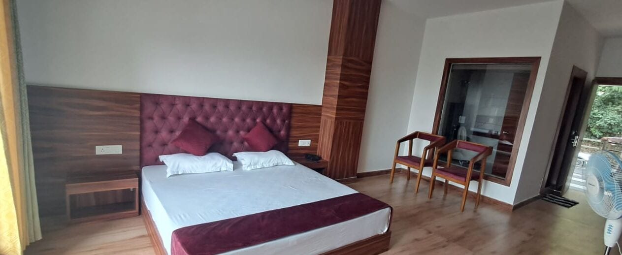 Deluxe Single Room, Mountain View | Desk, laptop workspace, iron/ironing board, free WiFi