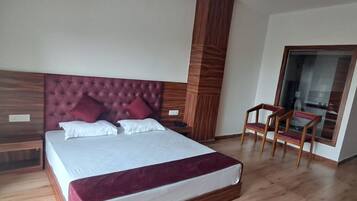 Deluxe Single Room, Mountain View | Desk, laptop workspace, iron/ironing board, free WiFi