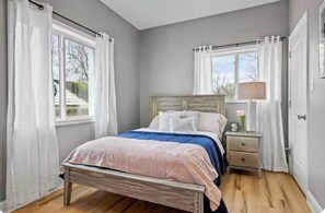 4 bedrooms, iron/ironing board, free WiFi, bed sheets