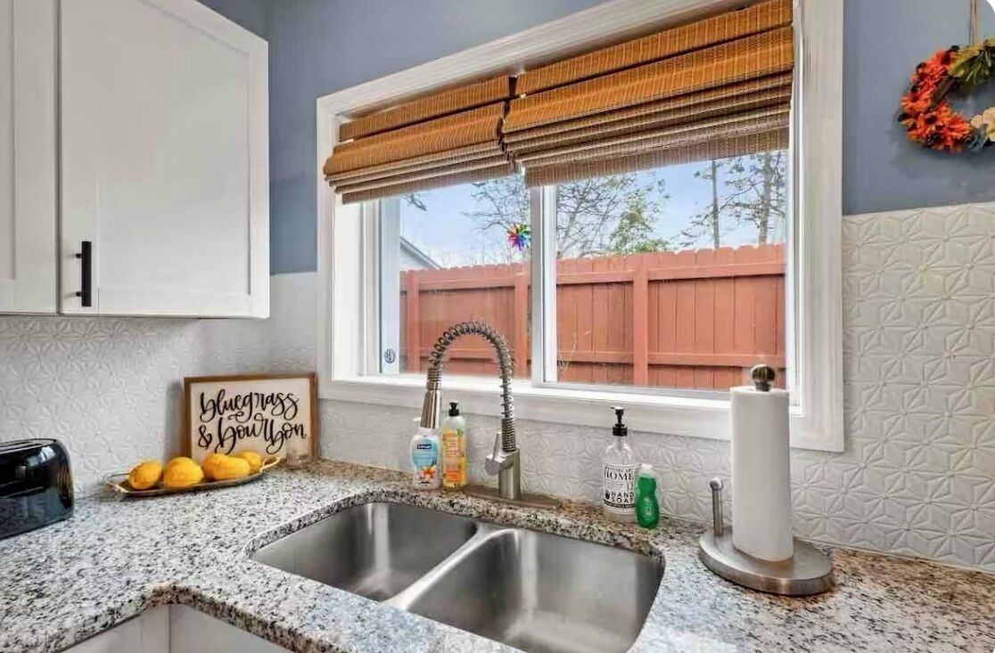 Microondas, horno, placa de cocina y lavavajillas