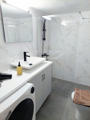 Hair dryer, towels - Beautiful apartment in Acropolis (Athina)
