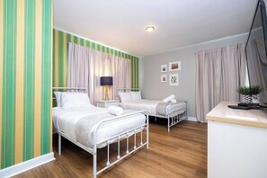 5 makuuhuonetta, silitysrauta/-lauta, vauvan matkasänky, Wi-Fi