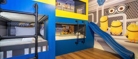 5 makuuhuonetta, silitysrauta/-lauta, vauvan matkasänky, Wi-Fi