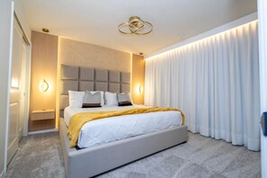 10 Schlafzimmer, Bügeleisen/Bügelbrett, Reisekinderbett, WLAN
