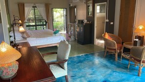 4 makuuhuonetta, työpöytä, silitysrauta/-lauta, ilmainen Wi-Fi