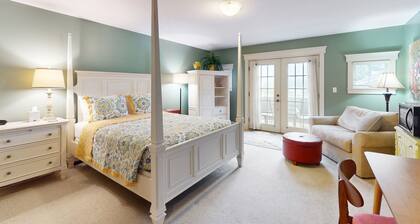Charming Suite with Scenic Balcony Views and Cozy Comforts