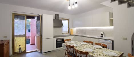 Kühlschrank, Ofen, Herdplatte, Geschirrspüler