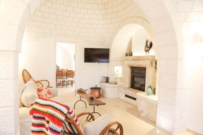TV, fireplace - Country Trullo Rosso With Jacuzzi Alberobello (Alberobello)