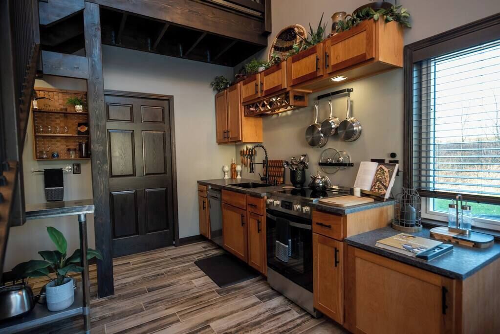 Kylskåp, mikrovågsugn, ugn och spishäll