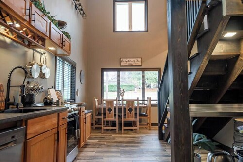 The Driftless Blue Villa | Hot Tub & Fireplace | Close to Downtown