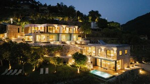 A modern multi-story house with a swimming pool, surrounded by greenery and hills. - Dajas Douro Valley – New opening (Marco de Canaveses)