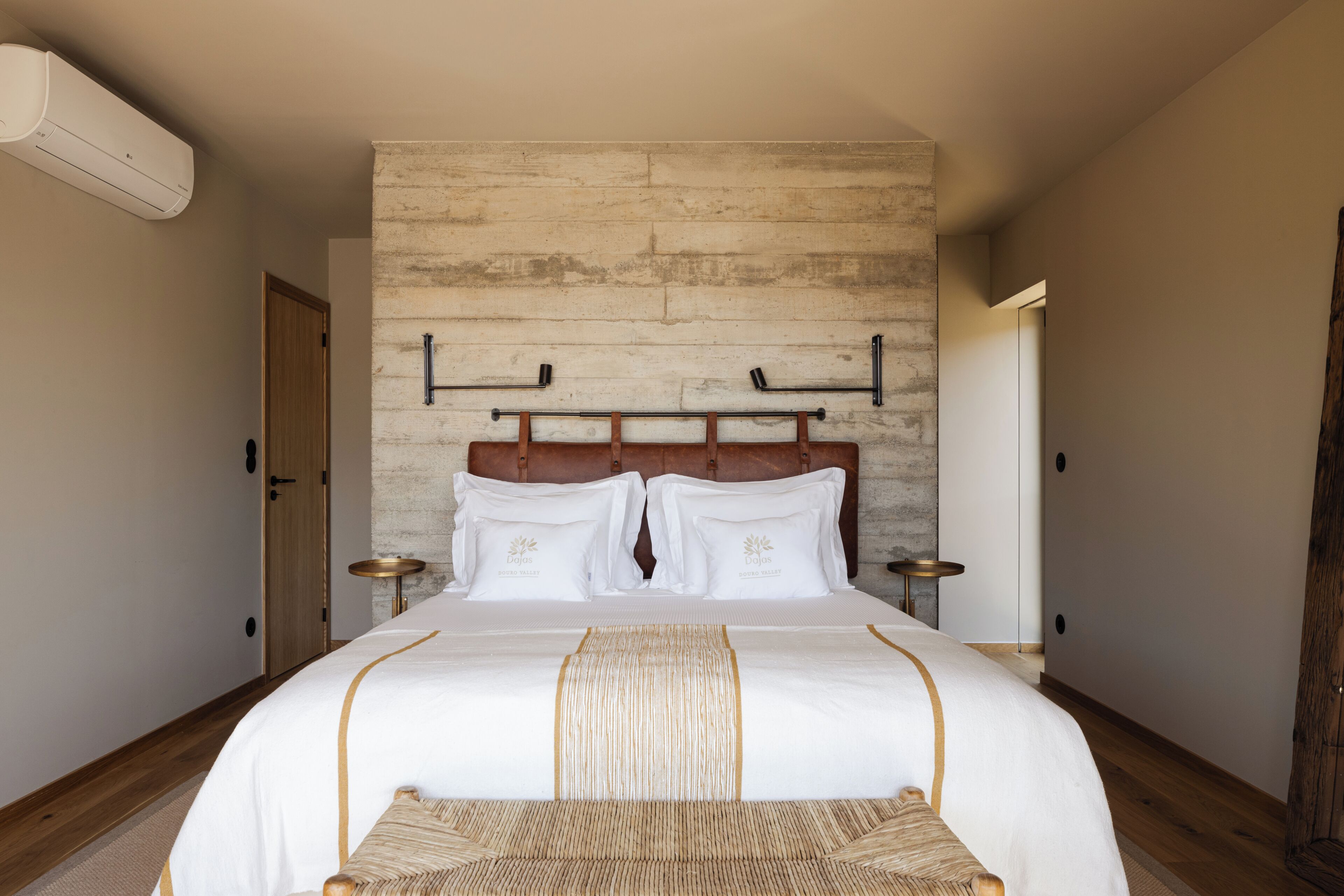 Villa Miradouro | Down duvets, memory-foam beds, free cots/infant beds, free WiFi