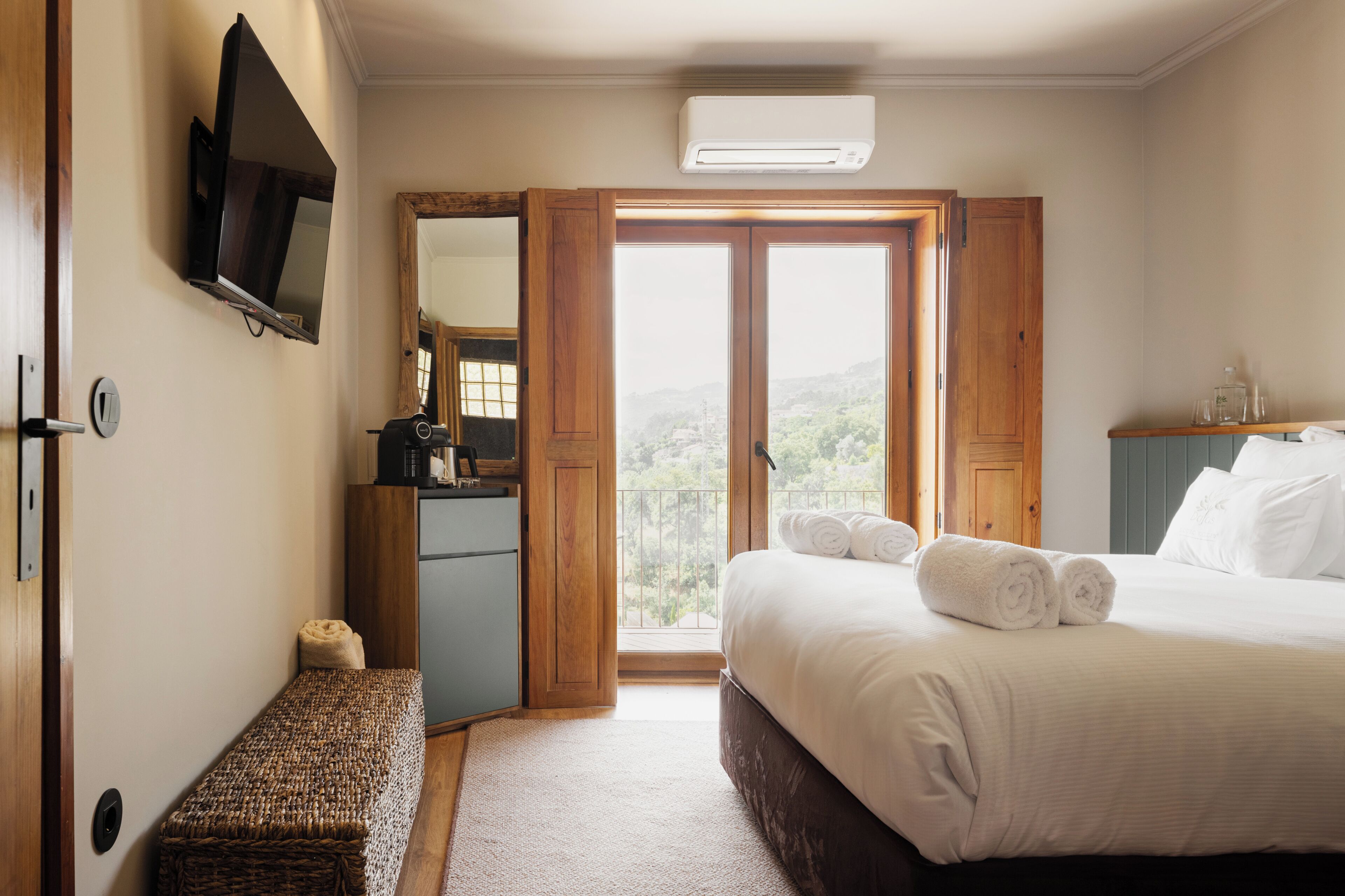 Standard Suite, Private Bathroom, Valley View