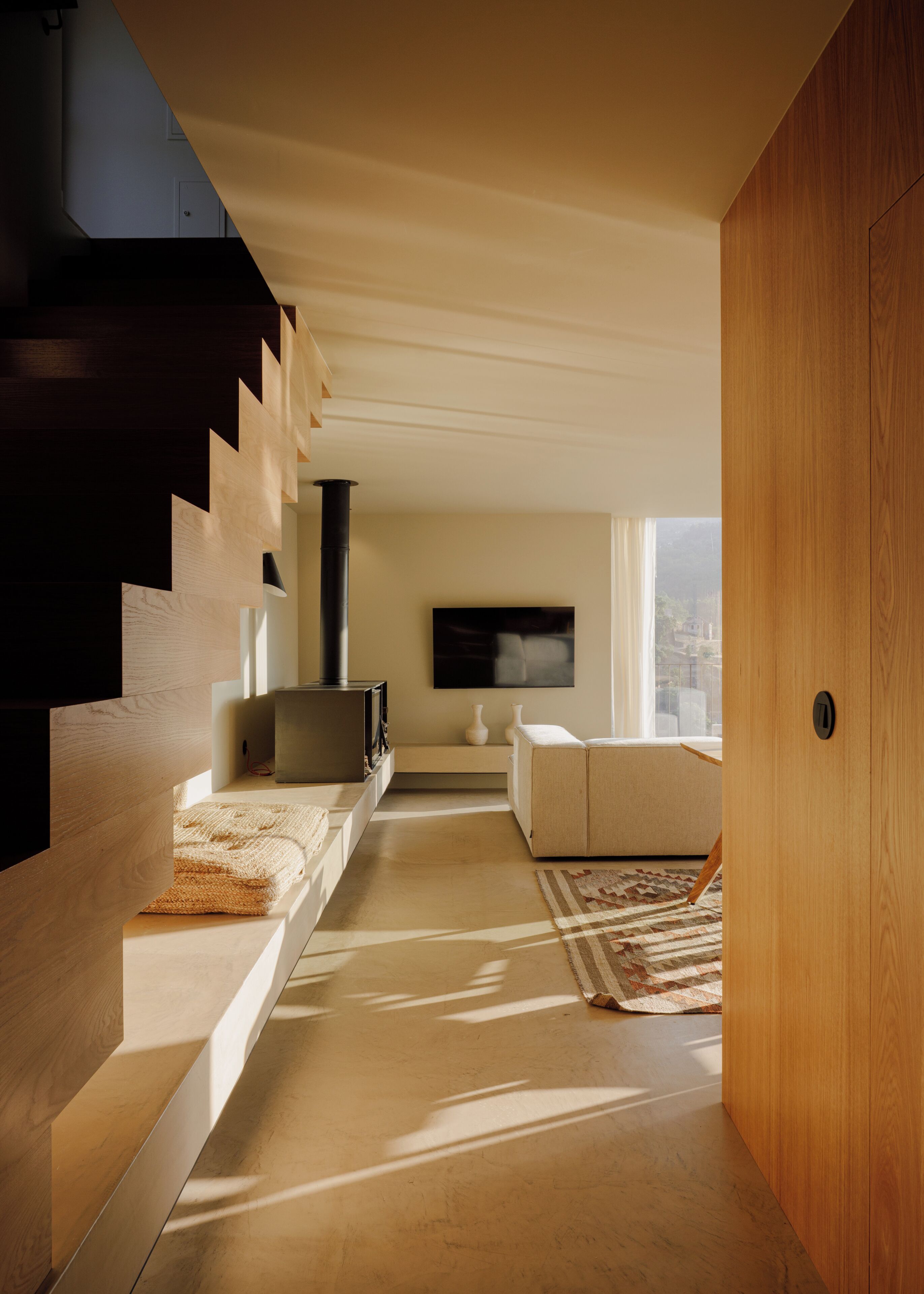 Villa Laranjal | Living area | 45-inch Smart TV with cable channels, DVD player, first-run movies