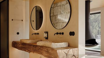 Suite Deluxe Lagar | Badkamer | Gratis toiletartikelen, een haardroger, handdoeken, zeep