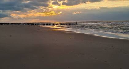 Pretty chalet with free WiFi on a friendly camping site