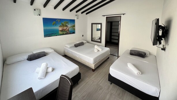 Kamar Quadruple Basic