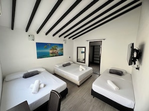 Soundproofing, free WiFi, bed sheets - Jardin de Laureles Medellin.  (Medellín)