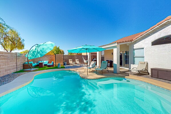 Pool - This charming, single-level home in Chandler is the ideal spot for families (Chandler)