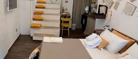 1 bedroom, iron/ironing board, WiFi, bed sheets