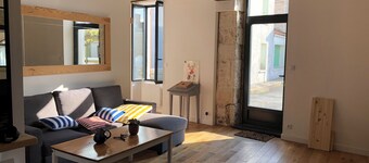 Bright, tastefully renovated Chai oléronnais 10 minutes from the beach