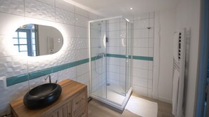 Appartement Design, accessible aux personnes à mobilité réduite, salle de bains attenante (Le Lagon) | Salle de bain