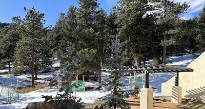 15 Acre Private 5 bedroom Retreat