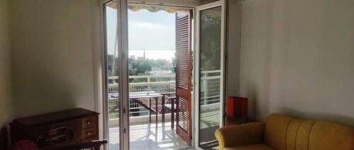 Sunny apartment 50sqm outdoor terrace & sea view

