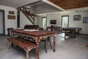 Dining - ⭐️Rustic Hill Country Barn retreat on acreage⭐️ (San Marcos)