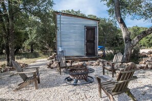 Terrace/patio - ⭐️Rustic Hill Country Barn retreat on acreage⭐️ (San Marcos)