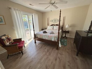 3 bedrooms, iron/ironing board, WiFi, bed sheets - Tranquility awaits, close to Wrightsville beach & downtown Riverwalk! (Wilmington)