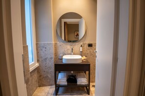 Dusche, Haartrockner, Bidet, Handtücher
