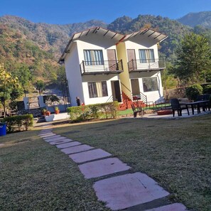 Habitació individual estàndard, 1 llit doble, aire condicionat, vistes a la piscina | Espai de treball apte per a portàtils, wifi gratuïta i roba de llit 