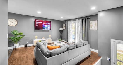 Modern 4-bedroom house near Lake Decatur