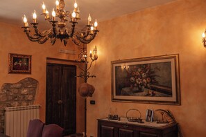 Villa, vistas a la piscina | Zona de estar | Una televisión