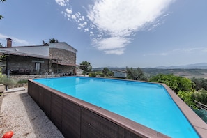 Piscine extérieure (ouverte en saison)