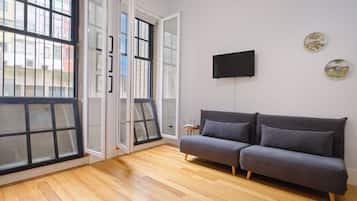 Studio 1st Floor | Langsir/tirai gelap terus, kalis bunyi, seterika/papan seterika
