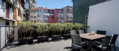 Apartment, 2 bedrooms with Balcony | 테라스/파티오