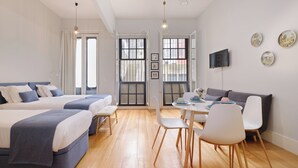 Studio 1st Floor | 遮光布/窗簾、隔音、熨斗/熨衣板、免費無線上網