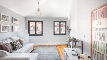 Apartment, 2 bedrooms with Balcony | Pimennysverhot, äänieristys, silitysrauta/-lauta, ilmainen Wi-Fi