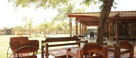 تناول الطعام بالخارج