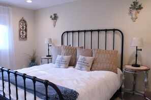 5 slaapkamers, een strijkplank/strijkijzer, wifi, beddengoed