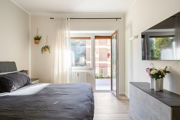 2 عدّة غرف نوم وواي فاي مجانًا وملاءات أسرّة