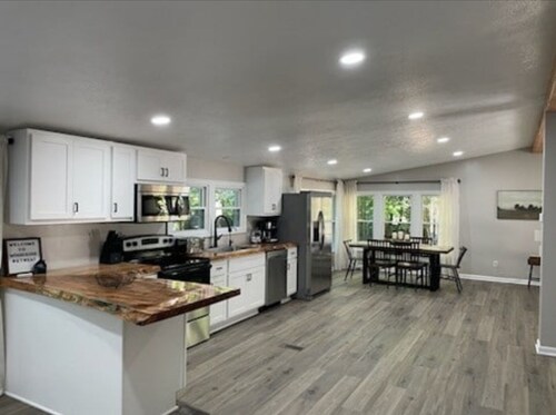 Lovely private 3 bedroom house nestled in the Hiram countryside.