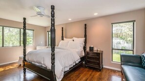 4 habitaciones, tabla de planchar con plancha, wifi y ropa de cama 