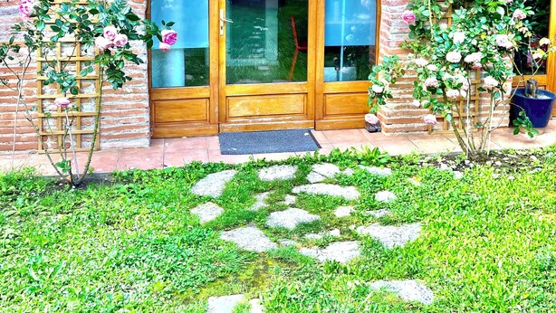 Unclassified image, 1 of 12, button - Le Merle Rose, house with garden, quiet and close to the center (Toulouse)